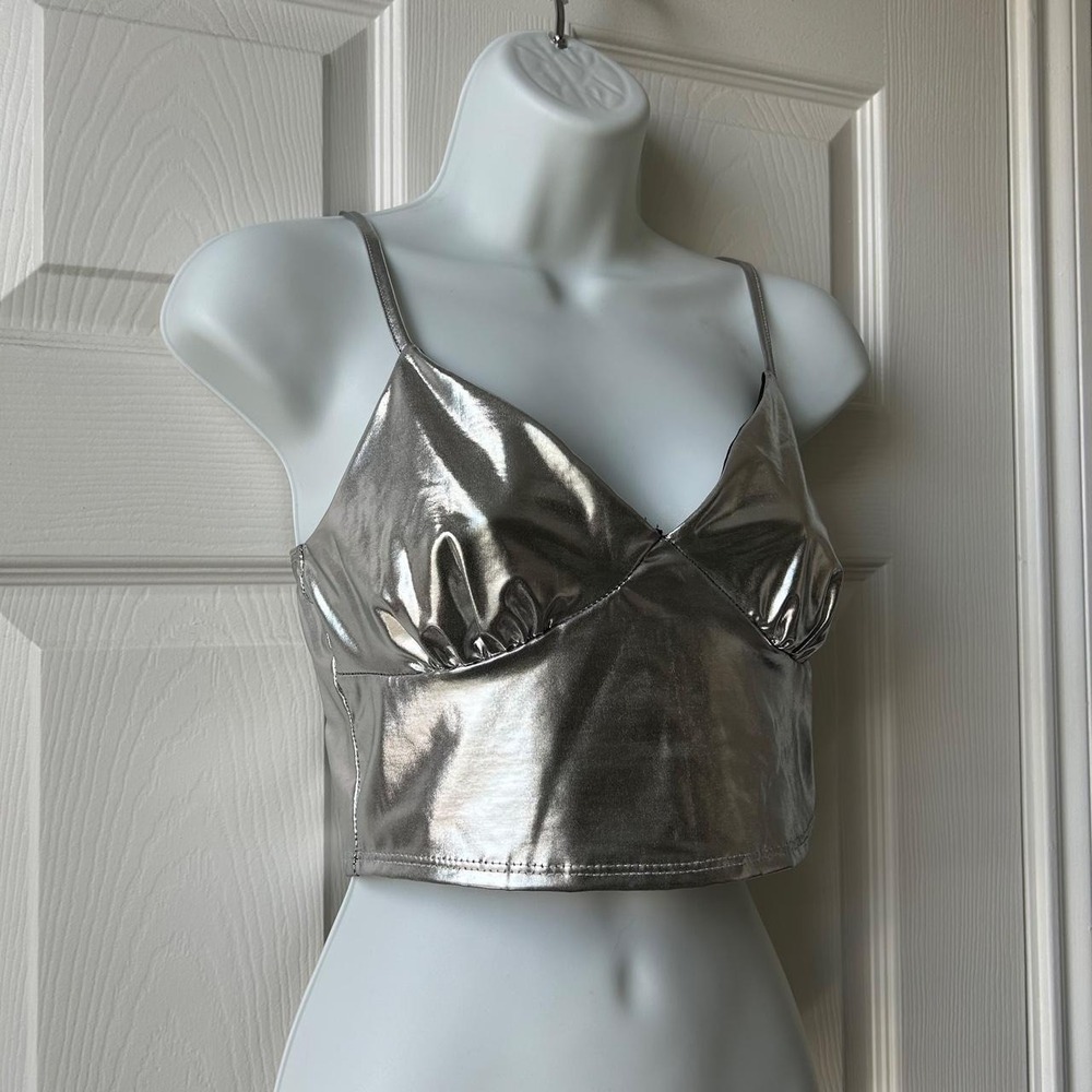 Gaze DTLA | Metallic Silver Camisole Crop Top | NWT | Size: Medium - Picture 4 of 6